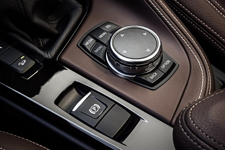 BMW официально представила новое поколение X1 - ФОТО
