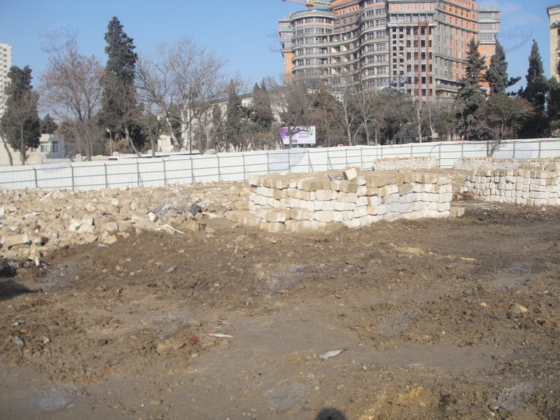 В центре Баку снесен жилой дом – ФОТО