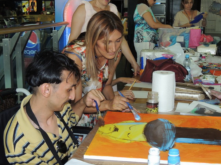 “Art Scarves by MenzerHajiyeva”, художница Нармина Велиева, 28 Cinema и Day.Az устроили для подростков с ограниченными возможностями мастер-класс - ФОТО - ВИДЕО