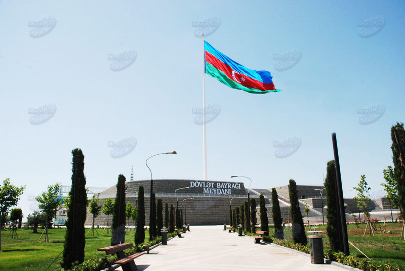 Новый символ Баку: Площадь государственного флага - ФОТОСЕССИЯ