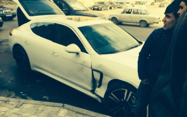 Bakıda "Porsche Panamera" qəzaya düşdü - FOTO