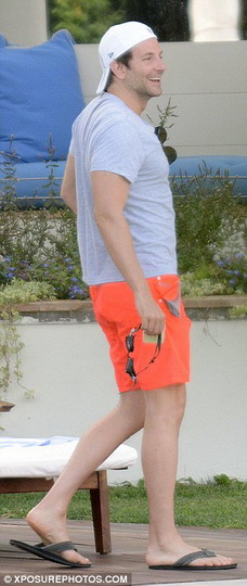 Папарацци поймали страстно целующихся Ирину Шейк и Брэдли Купера - ФОТО