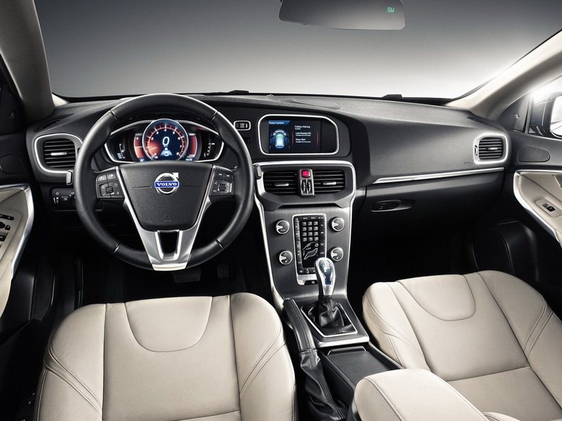 Началось производство Volvo V40 - ФОТО