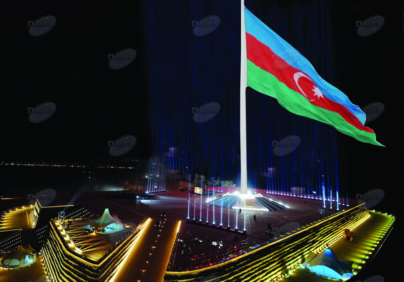 Новый символ Баку: Площадь государственного флага - ФОТОСЕССИЯ