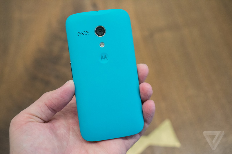 Motorola представила новый бюджетный смартфон - ФОТО