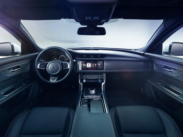 Jaguar рассекретил новое поколение седана XF - ФОТОСЕССИЯ