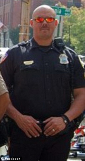 Теракт в США: расстреляли морских пехотинцев - ОБНОВЛЕНО - ФОТО