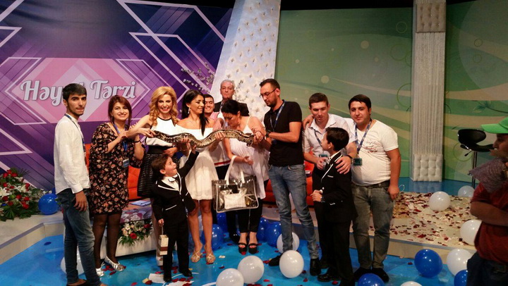 Ламие Алекпергызы подарили живого питона, но она... - ФОТО