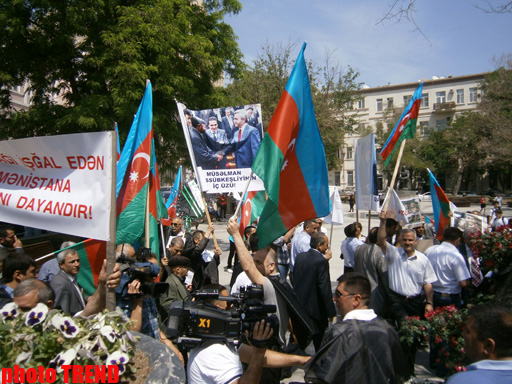 Перед посольством Ирана в Баку прошла акция протеста - ОБНОВЛЕНО - ФОТО