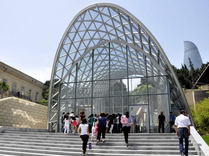 Bakı funikulyoru turistlərini gözləyir - FOTO