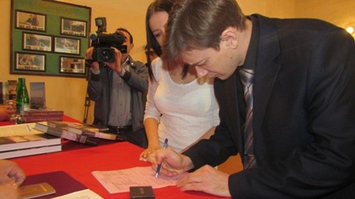 В Баку состоялась свадьба заключенного, отбывающего пожизненный срок - ОБНОВЛЕНО - ФОТО