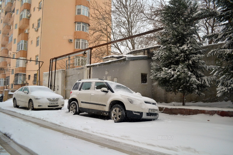 В Баку пошел сильный снег - ОБНОВЛЕНО - ФОТО