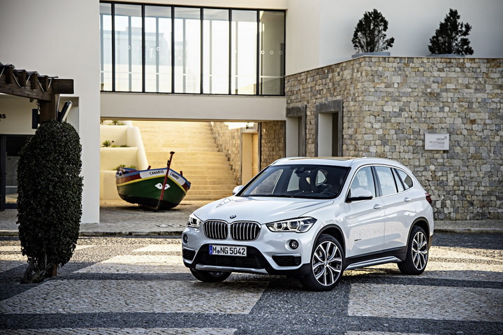 BMW официально представила новое поколение X1 - ФОТО