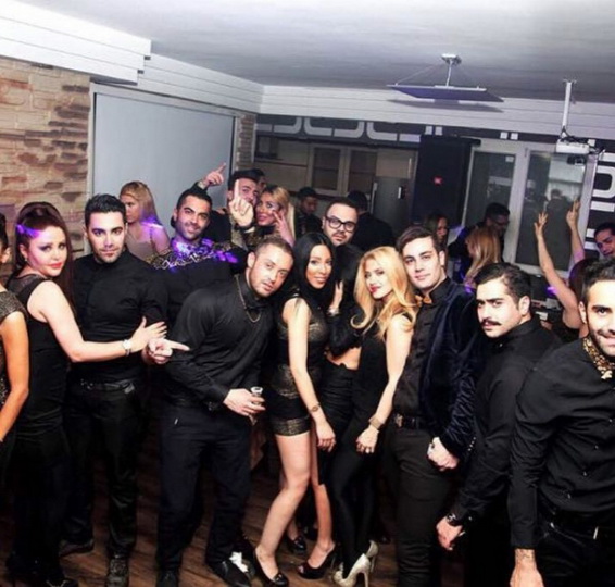 Açıq-saçıq İran qızları - FOTOLAR