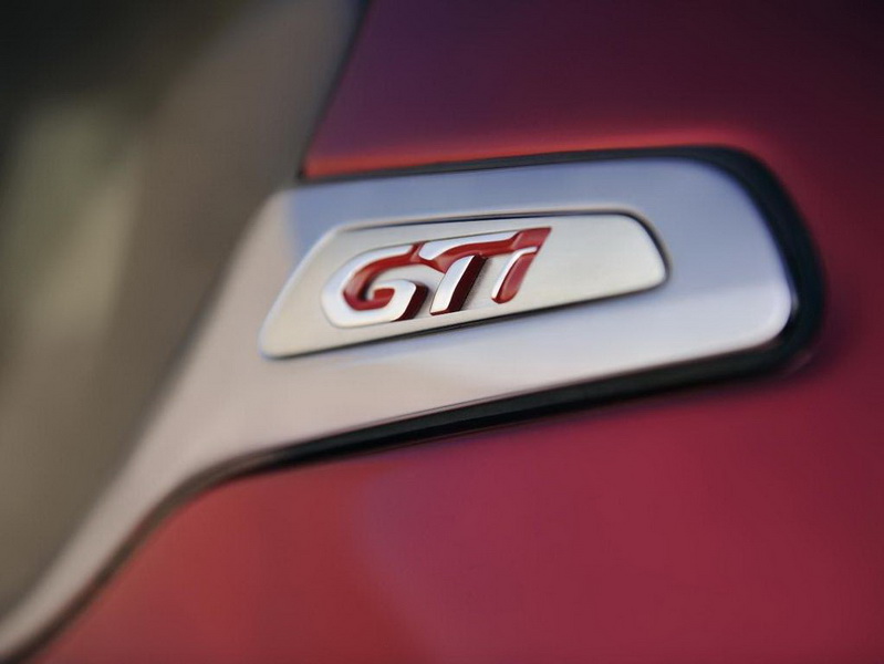 Хэтчбек Peugeot 208 GTi пойдет в серийное производство - ФОТО