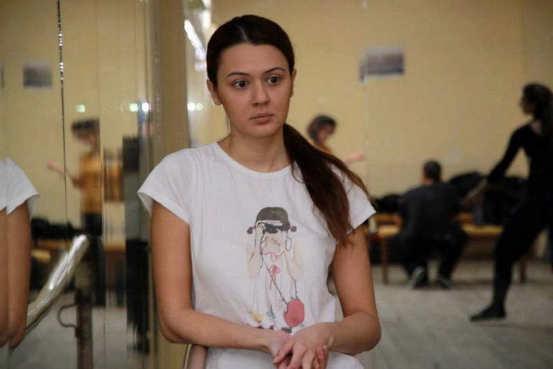 Звезды азербайджанского шоу-бизнеса с макияжем и без - ФОТО