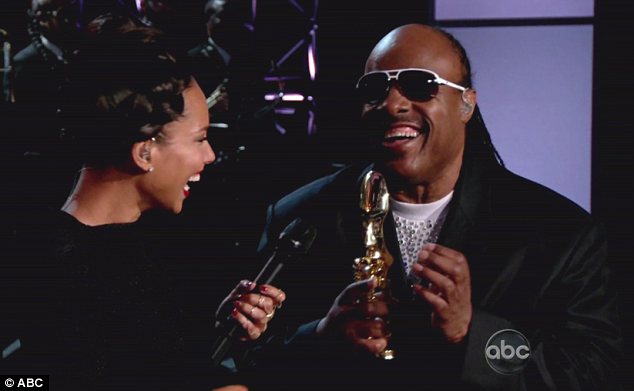 “Billboard Music Awards”: Адель вновь обошла Рианну, Леди Гагу и Кэти Перри - ФОТОСЕССИЯ
