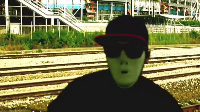 Не для слабонервных: по парню проезжает скоростной поезд – ФОТО - ВИДЕО