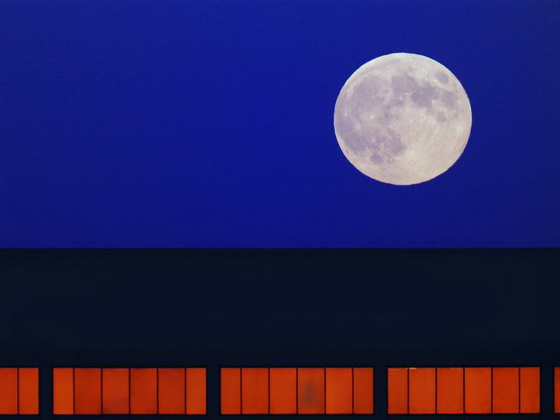 Земляне увидели самое яркое и красивое суперлуние 2014 года - ОБНОВЛЕНО - ФОТО