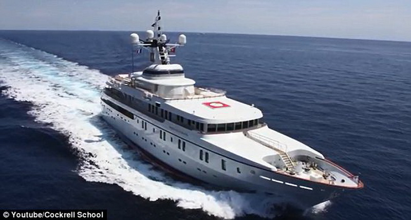 Студенты "угнали" яхту за $80 млн - ФОТО