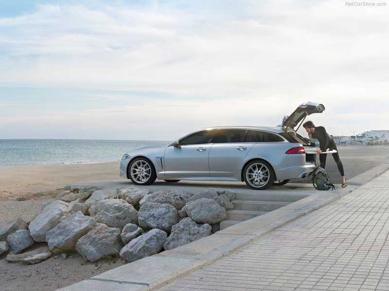 Jaguar официально представила универсал на базе модели XF - ФОТОСЕССИЯ
