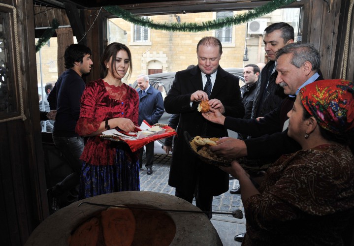 Премьер Мальты восхищен красотой азербайджанских ковров и Ичеришехер -ОБНОВЛЕНО - ФОТО