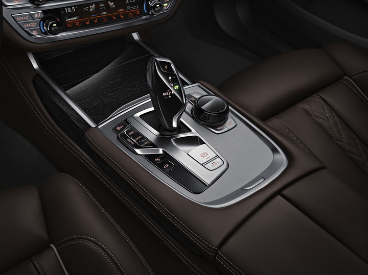 Новый BMW 7-Series представлен официально: все подробности о новинке - ФОТО