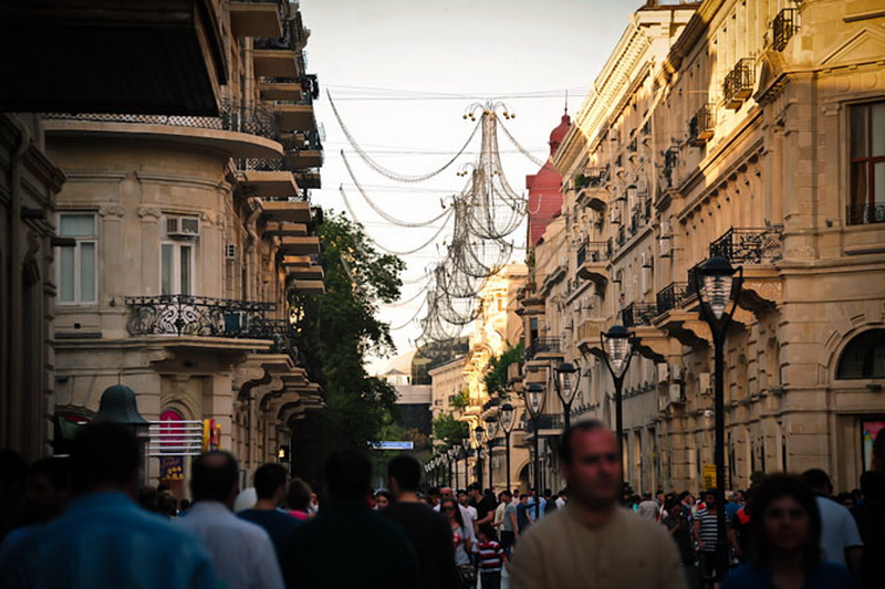 Прогулка российского блогера по Баку - ФОТО