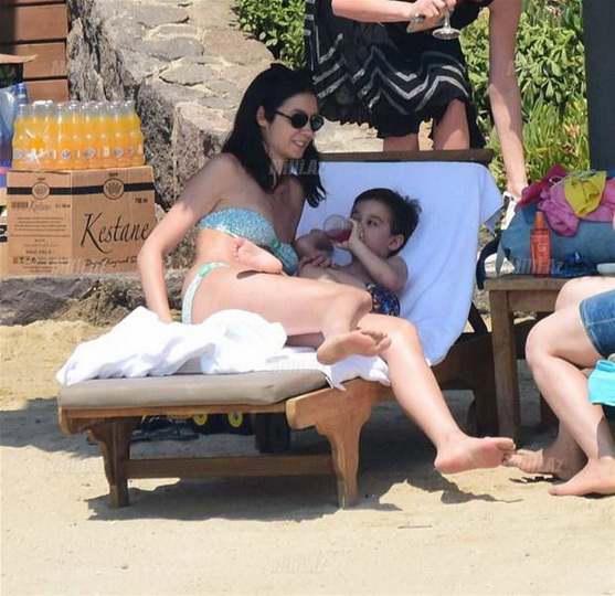 Cem Yılmaz villasını oğluna verdi - FOTO