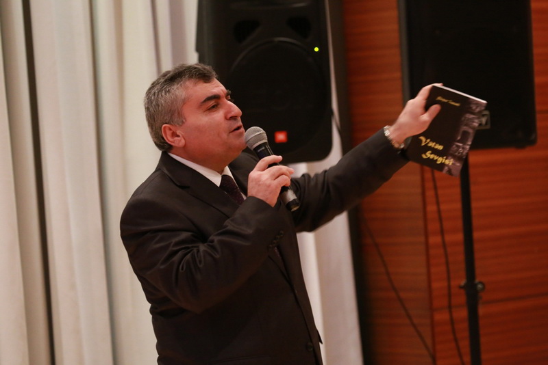 Aktauda Ulu Öndər Heydər Əliyevə həsr olunmuş şeirlər kitabı təqdim olunub – FOTO