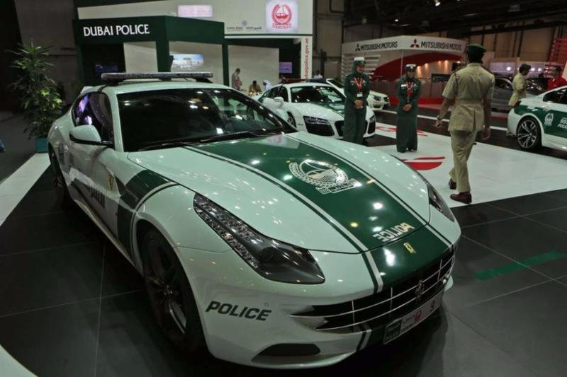 16 самых быстрых полицейских автомобилей в мире - ФОТО