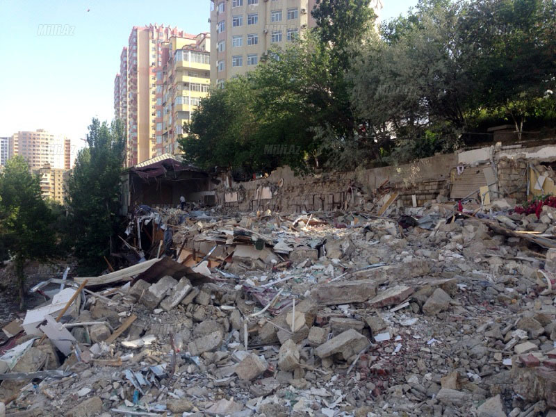 Bakının qeyri-adi restoranı yerlə yeksan oldu - FOTO
