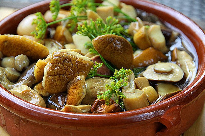 Икра, сало, квас и остальные вкусности русской кухни - ФОТО