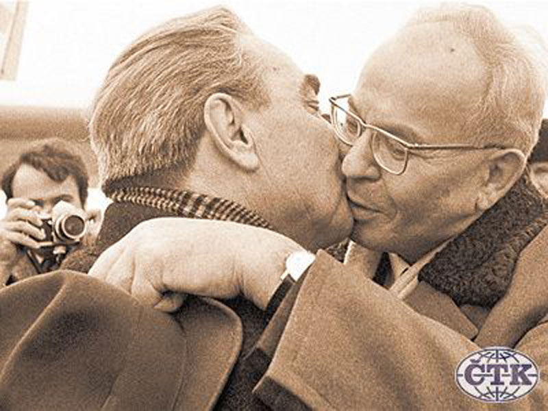 10 фактов про поцелуи Брежнева - ФОТО
