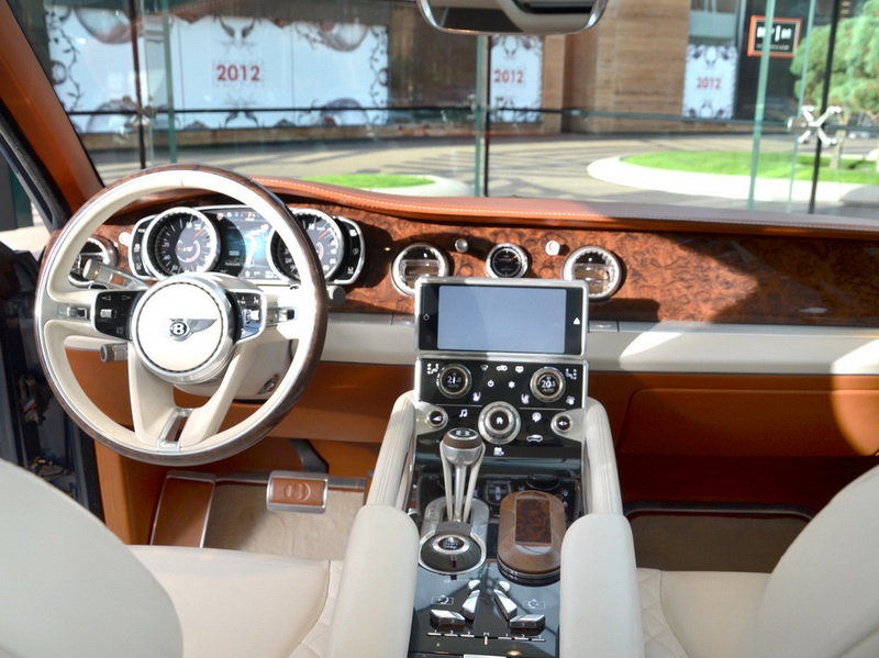 Новое имя для внедорожника Bentley нашли на Канарских островах - ФОТО