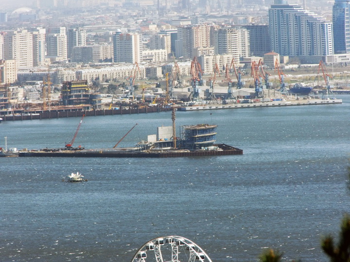 Посреди Каспия строится грандиозный центр - ФОТО