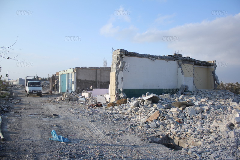 Bakıda Ziya Bünyadov prospektinin ətrafı sökülür – FOTO