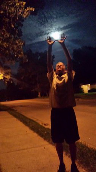 Земляне увидели самое яркое и красивое суперлуние 2014 года - ОБНОВЛЕНО - ФОТО