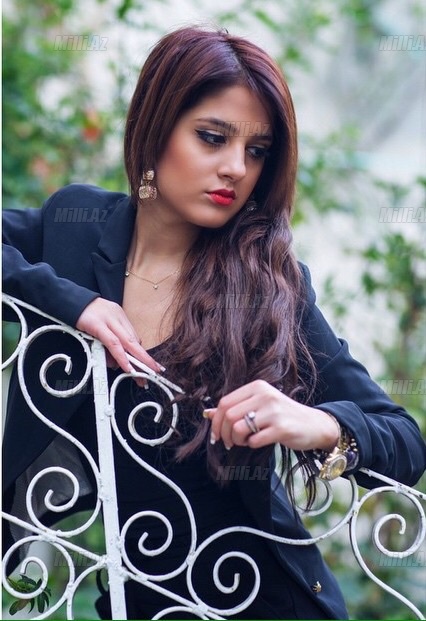 Teleaparıcı Nərmin Əlisoy: "Həyatımda biri var..." - FOTO