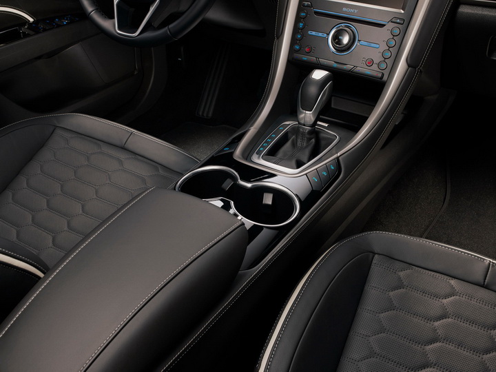 Ford окунул в роскошь семейство Mondeo - ФОТО