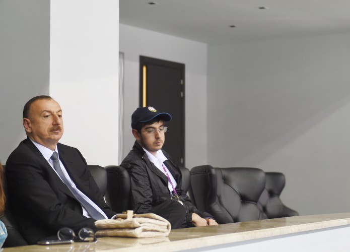 Президент Ильхам Алиев лично наградил азербайджанского борца-победителя Европейских игр - ВИДЕО