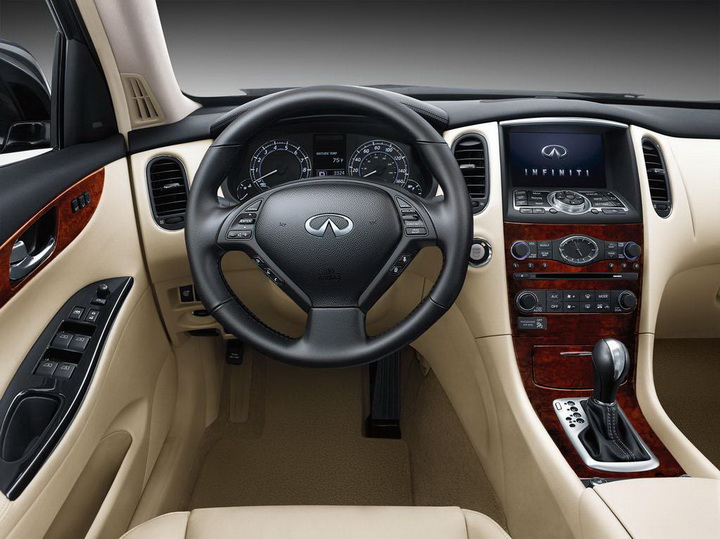 Самый компактный кроссовер Infiniti пережил "длинный" рестайлинг - ФОТО