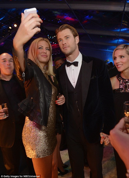 Леди Гага нарядилась в "золотое" платье – ФОТО