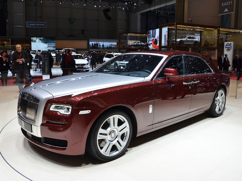 Коробка передач нового Rolls-Royce будет сверяться с картой местности - ФОТО