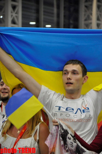 Самые активные болельщики финала "Евровидения 2012" - ФОТОСЕССИЯ