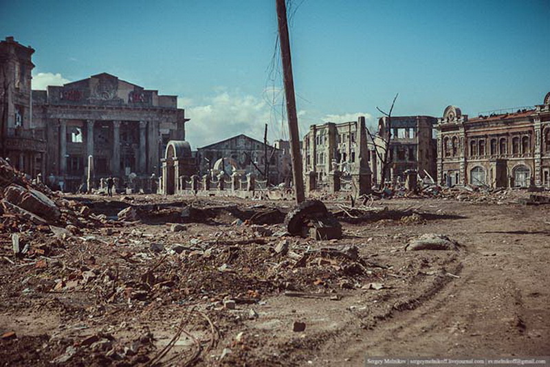 Декорации кварталов разрушенного Сталинграда - ФОТОСЕССИЯ