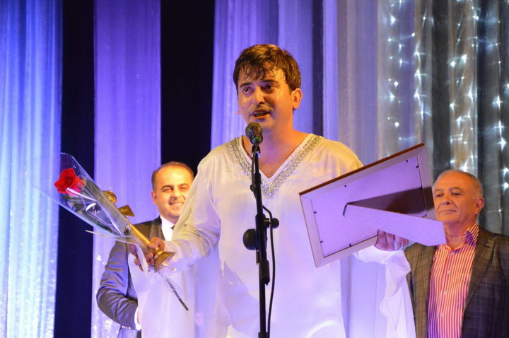 На закрытии сезона лучшим актерам раздали премии - ФОТО