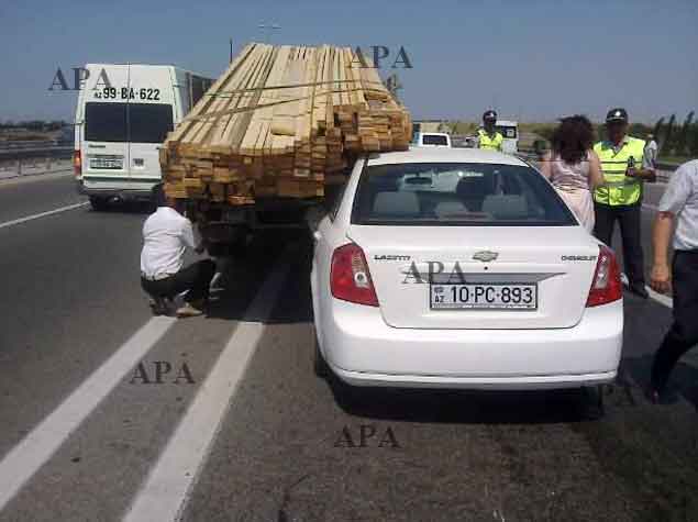 В Баку Chevrolet столкнулся с грузовиком - ФОТО