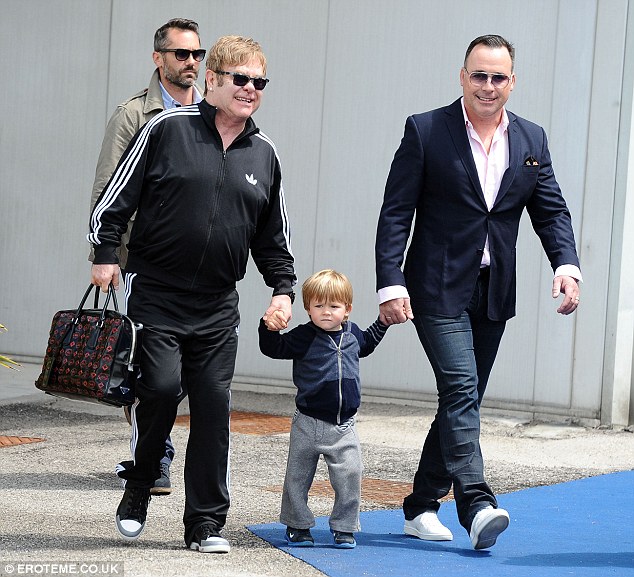 Элтон Джон провел незабываемый отдых с семьей - ФОТО