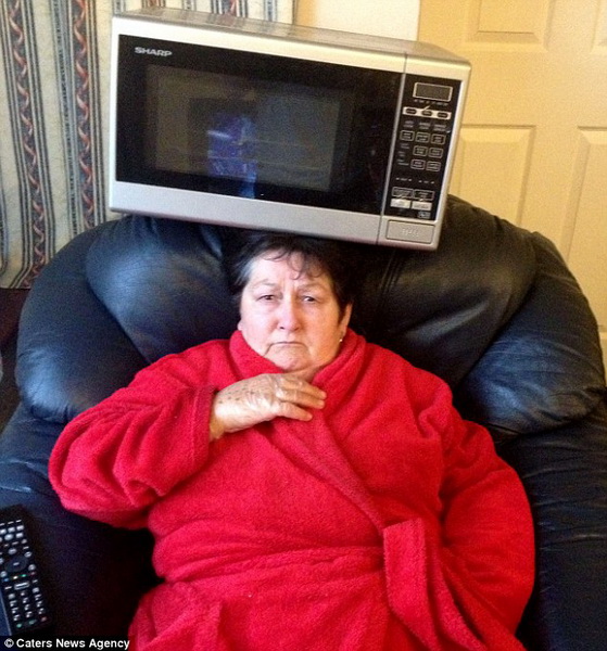 В Британии крутая бабушка стала звездой Twitter - ФОТО